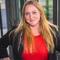 Angela Nicloy Headshot