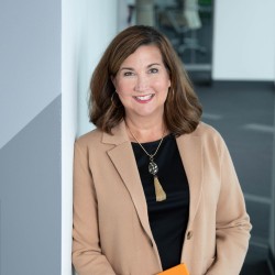 Linda Ruschau Headshot