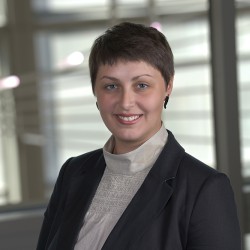 Carla Stillwagon Headshot